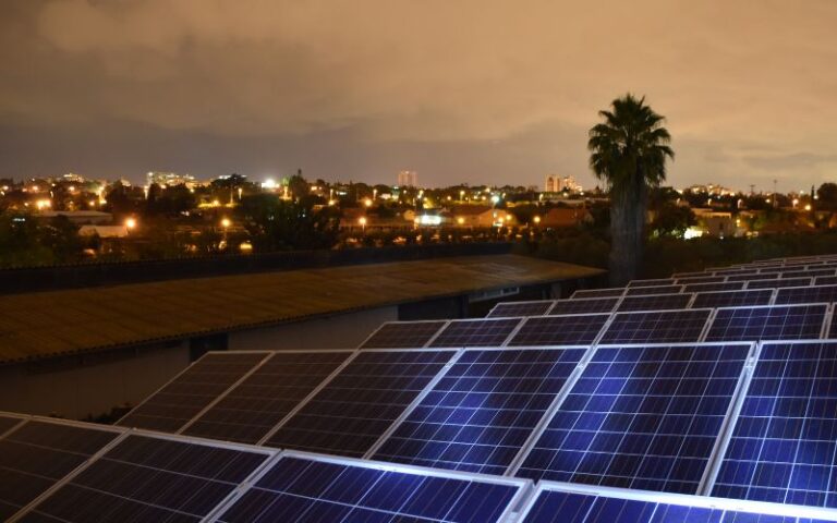 energia solar à noite